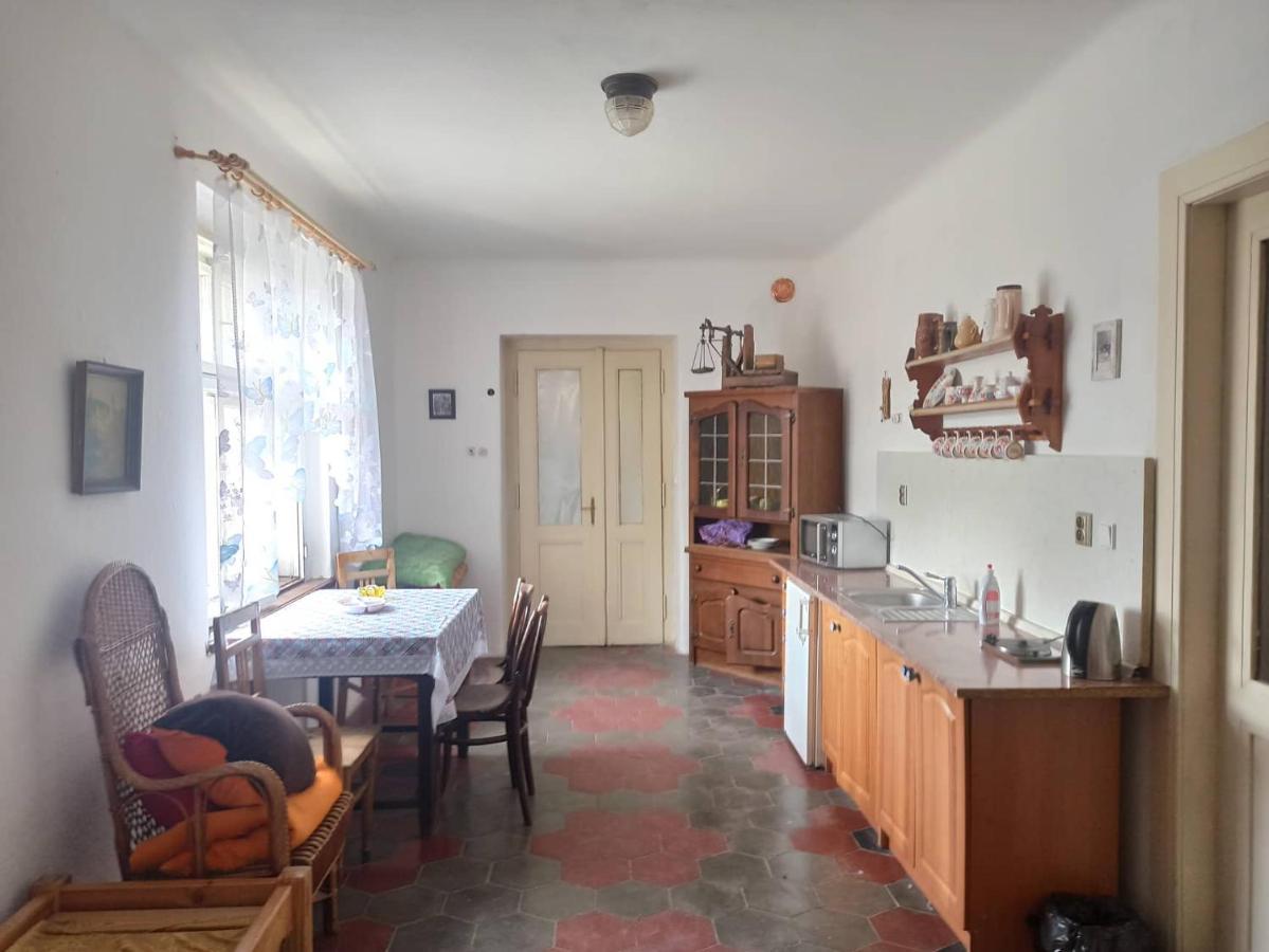 Apartman Menany Exterior photo